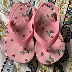 Little girl sandals Old Navy strawberries size 8 Toddler new VACATION!